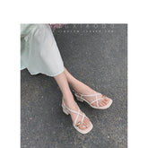 Encantadoras chanclas clásicas de verano con tacón grueso